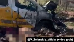 На фото видно знищену машину «Укрпошти», яка привезла пенсії, тіла загиблих заблюрені, Ярова, Краматорський район, Донецька область, 9 вересня 2025 року