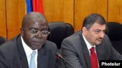 Համաշխարհային բանկի երեւանյան գրասենյակի ղեկավար Ժան-Միշել Հապիի եւ Հայաստանի ֆինանսների նախարար Վաչե Գաբրիելյանի համատեղ ասուլիսը