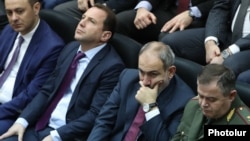 Armenia - Prime Minister Nikol Pashinian, Defense Minister Davit Tonoyan and Lieutenant-General Artak Davtian (right) attend a meeting in Yerevan.