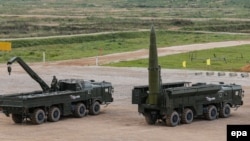 Орусиянын "Искандер-М" ракеталык  комплекстери. 