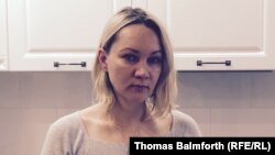 Рубль арзандаған сайын доллармен алған ипотекалық несиесін төлеуі қиындаған Мәскеу тұрғыны Елена Балановская.   