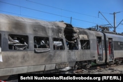 Потяг Інтерсіті, пошкоджений внаслідок масованого обстрілу Києва армією РФ. Київ, 28 серпня 2025 року