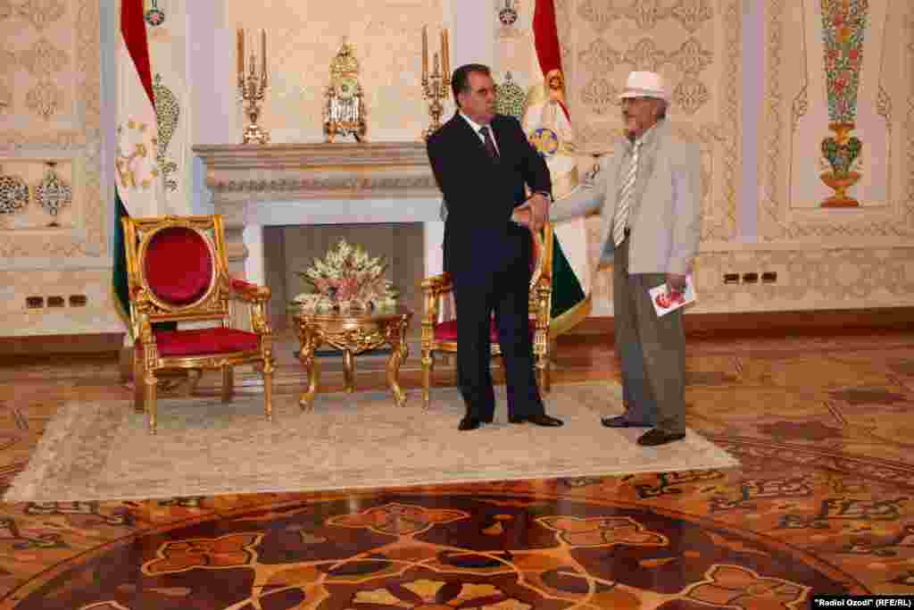 30 мая 2013 года президент Эмомали Рахмон принял Бозора Собира