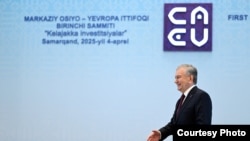 Президент Узбекистана Шавкат Мирзиёев на саммите «Центральная Азия – Европейский союз». Самарканд, 4 апреля 2025 года
