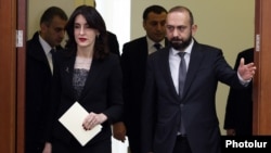 Armenia - Foreign Ministers Ararat Mirzoyan of Armenia and Maka Bochorishvili of Georgia arrive for a joint news conference, Yerevan, January 30, 2025.