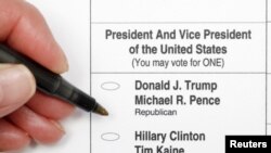 Образец избирательного бюллетеня в Северной Каролине, где началось досрочное голрсование