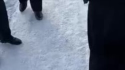 Задержание у памятника жертвам политрепрессий в Новосибирске.mp4.mov