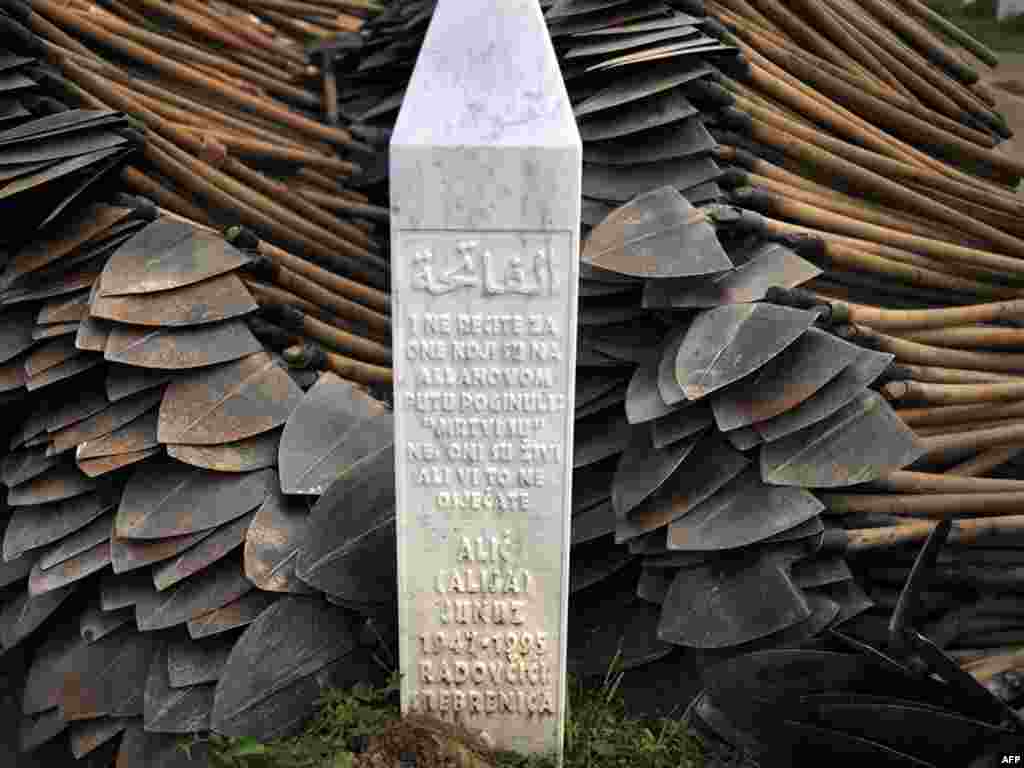 Яңа җәназалар өчен көрәкләр әзерләнгән