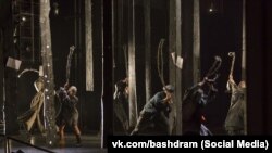 "Зөләйха күзләрен ача" спектакленнән күренеш