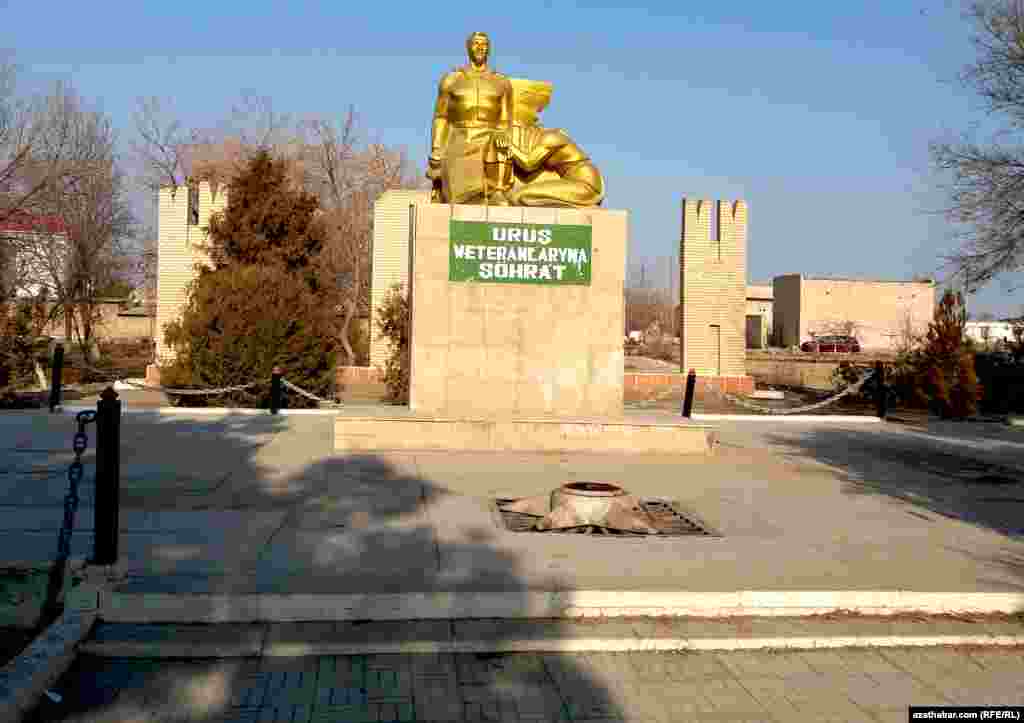 Вечный огонь давно потух.