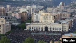 Оппозиционный митинг на площади Республики в Ереване, 22 апреля 2018 г.
