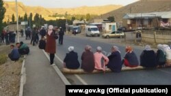 Лейлек районунда жолду тоскондор.