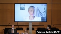 Анаіс Марэн выступае праз відэасувязь на пасяджэньні Рады правоў чалавека ААН