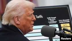 АҚШ президенті Дональд Трамп баж салығы жөнінде пікір білдіріп тұр. Вашингтон, 2 сәуір 2025 жыл.