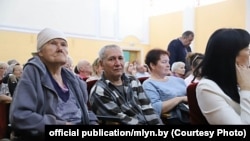 Жыхары навакольных вёсак на сустрэчы