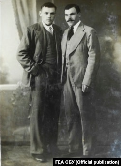 Олекса Губар (ліворуч) ‒ один із керівників ОУН на Уманщині. ГДА СБУ, фонд 5, справа 68216-о, том 7