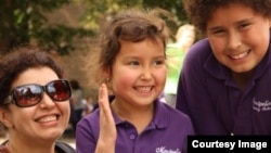 Семья казахского политэмигранта Бахытжана Кетебаева: жена Аниса Абдуллаева, дочь  Найла и сын Камал. 