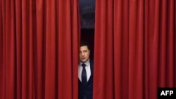 Украинский актёр Владимир Зеленский лидирует по результатам экзитполов