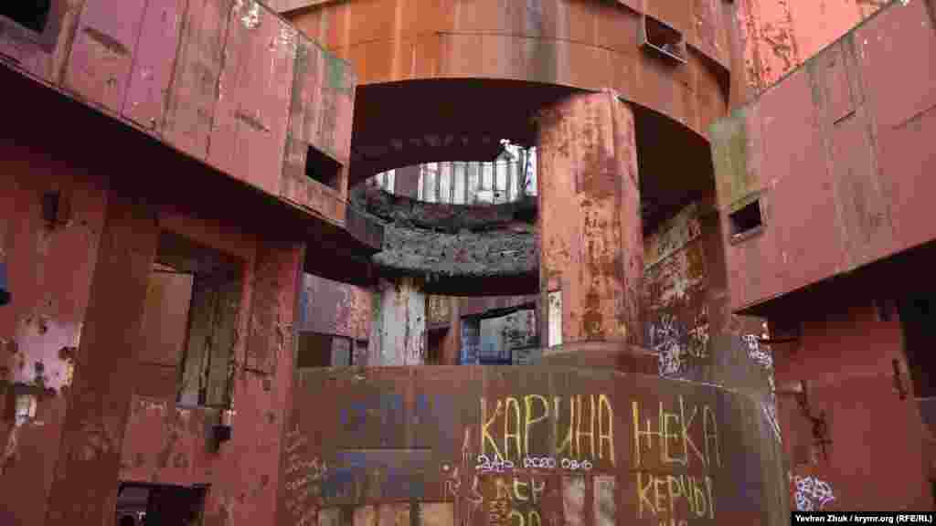 Електрики, що виробляється мало б вистачити на весь Кримський півострів і для нових заводів, які теж планувалося побудувати