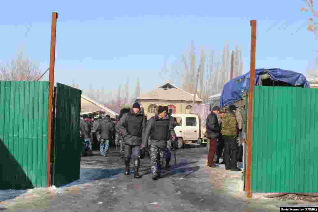 Зөөкүрлүк, массалык башаламандык уюштуруу, бийлик өкүлүнө күч колдонуу, атайылап денеге залал келтирүү жана мыйзамсыз эркинен ажыратуу беренелери боюнча 6 кылмыш иши козголду.&nbsp;