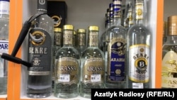Прилавок со спиртным местного производства, Туркменистан