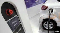 Электрический автомобиль на международной выставке. Женева, 6 марта 2007 года.