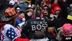 Прихильники президента США Дональда Трампа за день до інавгурації чекають на мітинг перемоги. Вашингтон, 19 січня 2025 року