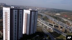 نمای از دو ساختمان بلند در ترکیه - عکس از آرشیف