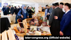 Татар эшмәкәрләре күргәзмәсе