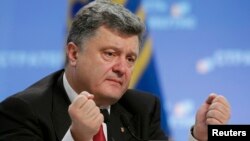 Украина президенті Петр Порошенко баспасөз мәслихатын өткізіп отыр. Киев, 25 қыркүйек 2014 жыл.  