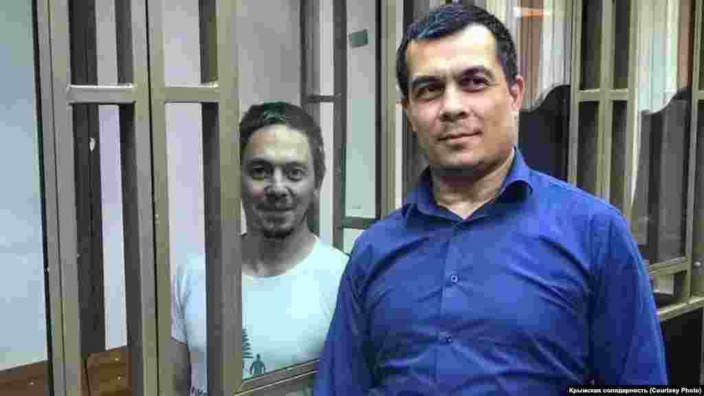 Засуджений за звинуваченням у тероризмі кримський татарин Енвер Сейтосманов разом із адвокатом Емілем Курбедіновим
