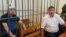 Шарабидин Токтосунов и Садыр Жапаров в зале суда. Архивное фото.