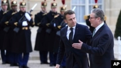 Макрон и Стармер перед встречей.