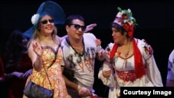 Musiqili Teatrın səhnəsində "Qızıl Toy" tamaşası.