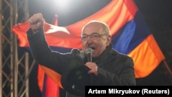 «Հայրենիքի փրկության շարժման» վարչապետի թեկնածուն Վազգեն Մանուկյանը, արխիվ