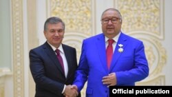 Өзбекстандын президенти Шавкат Мирзиеёв жана Алишер Усманов.