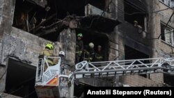 За даними ДСНС, у столиці загинули чотири людини, серед них – дитина, ще 13 людей постраждали