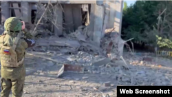 Руйнування будівлі НДІ кольорових металів, яка стала ціллю атаки в Донецьку, 1 липня 2025 року, скріншот з відео російської пропаганди