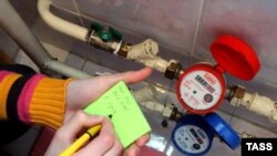 Перекладывать трубы и коммуникации в доме - это не проблема жильцов, говорят эксперты