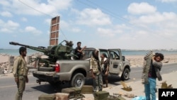 Президент Абд Раббу Мансур Хадини колдогон согушкерлер. Йемен, Аден, 21-апрель, 2015-жыл