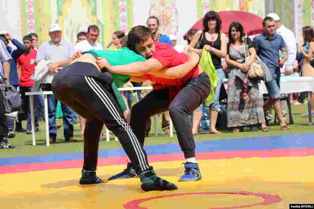  Сабантуйда көрәш ярышы