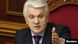 Регіонали вимагають від Володимира Литвина, щоб він підписав мовний закон