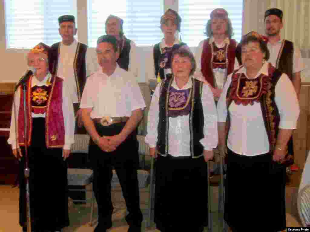 "Ай былбылым" төркеме "И туган тел" җырын башкара