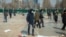 8-марттагы акцияда күч колдонгон беткапчан адамдар. 
