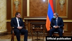 «Հանուն Հանրապետության» կուսակցության ղեկավար Արման Բաբաջանյանը հանդիպում է վարչապետի պաշտոնակատար Նիկոլ Փաշինյանի հետ, արխիվ