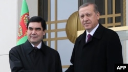 Gurbanguly Berdimuhamedow prezident Rejep Taýyp Ärdogan bilen duşuşyk wagtynda. Arhiw suraty