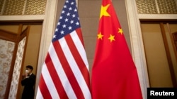 Таким чином, американська влада розраховує змусити Пекін «припинити торговельну підтримку російської військової промисловості»