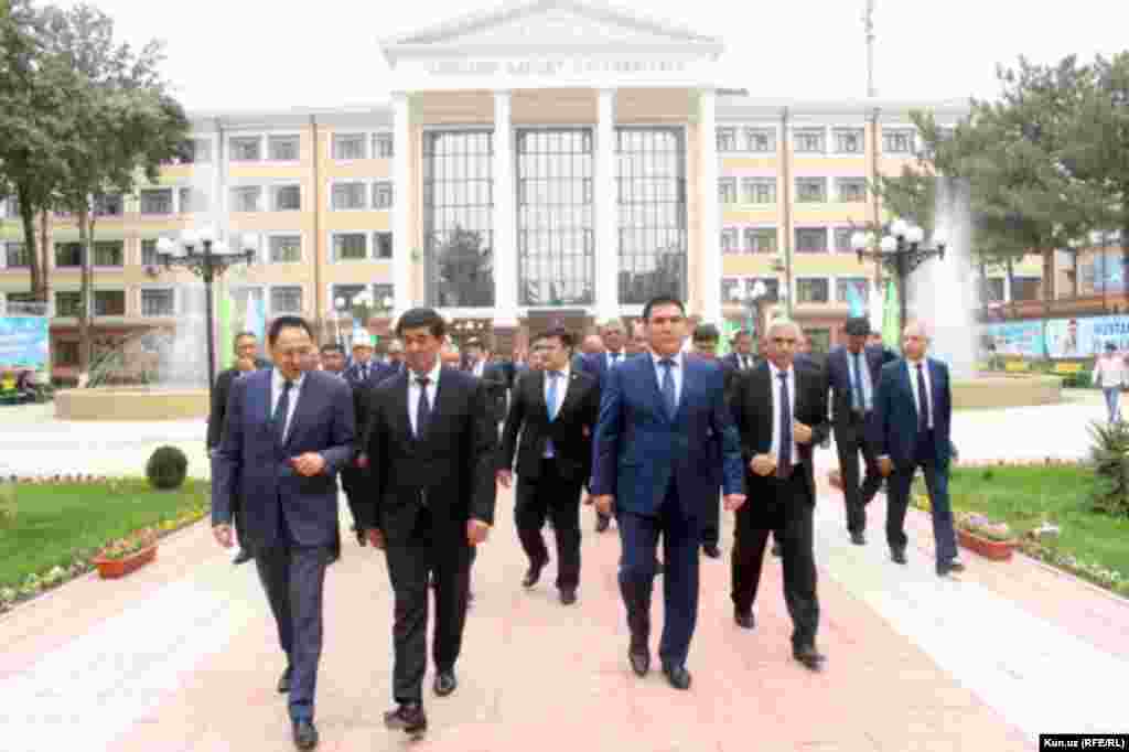 Соңунда эки тараптын расмийлери протоколдук отурумга чогулуп, эки өлкө ортосундагы айрым жагдайларды жана маселелерди талкуулады. Натыйжада эки тарап өз ара кызматташууну жакшыртуу боюнча меморандум кабыл алышты.