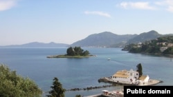 В августе на Корфу особенно хорошо мечтается о высоких ценах на базовые элементы