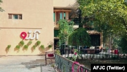  ساختمان تلویزیون آرزو در کابل که توسط طالبان مسدود شده است. 